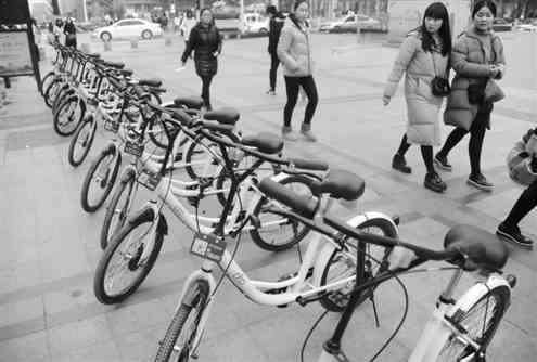 今年三月，省城街头散布的“小黄车”记者王晓峰摄